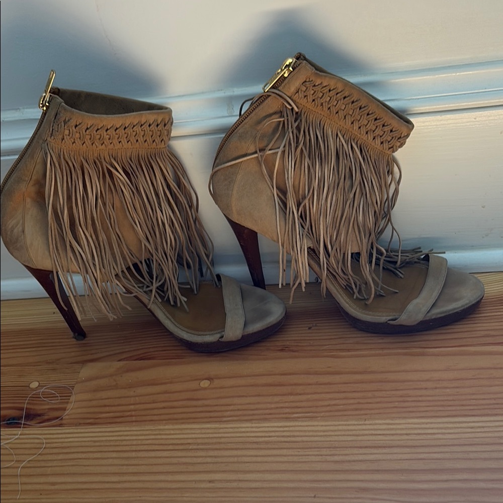 Ralph Lauren collection Tan Fringe Heels with Western Flair 9.5